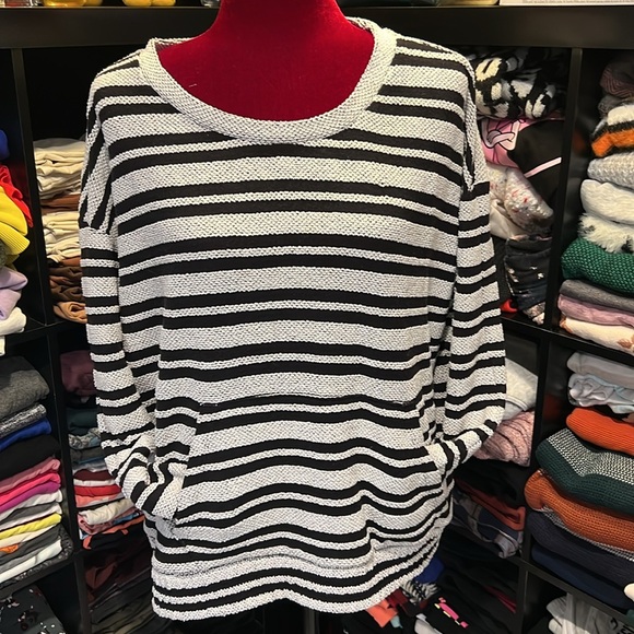 🪷 popcorn sweater with kangaroo pocket. Large - Picture 1 of 8